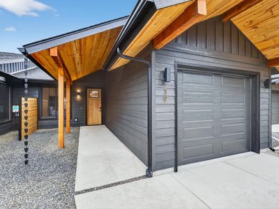 27 Rebecca Ln