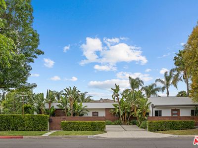 5051 Noble Ave