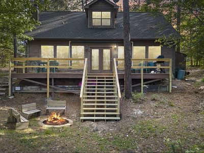 48 Lakeway Dr