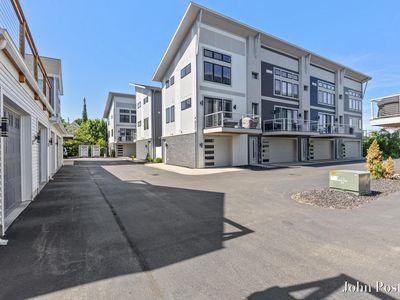 621 Fairview Ave NE Unit 1