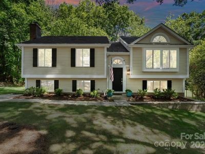 7018 Rollingridge Dr