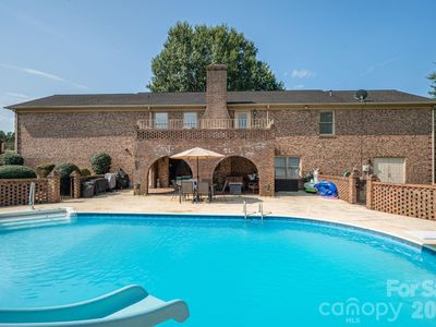 1000 Country Club Dr