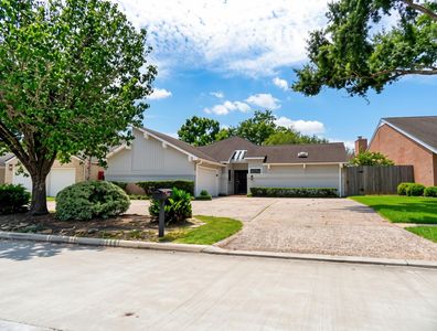 12107 Carriage Hill Dr