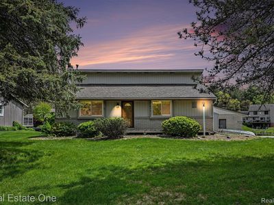 899 Rachelle St