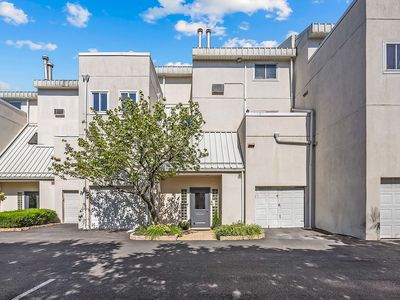 2716 Schurz Ave APT B3