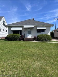 Property at 12117 Thraves Rd, Garfield Heights, OH
