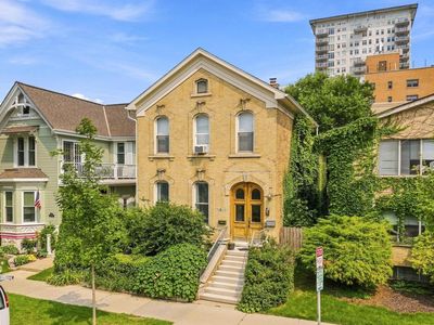 1308 N Astor STREET