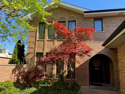 812 Elm St