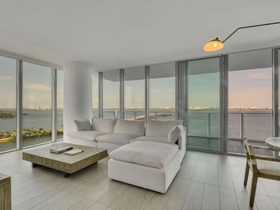 3131 NE 7th Avenue Unit 2206