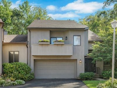 15 Robinhood Dr