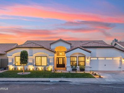 5637 E BEVERLY Lane