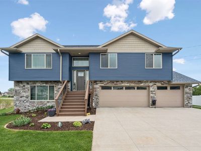 905 Carl Ct