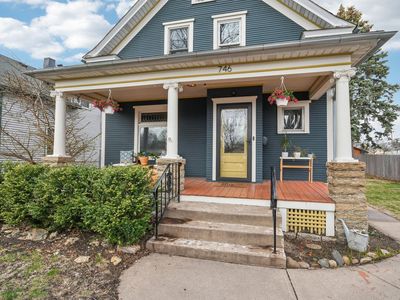 746 Jackson St NE