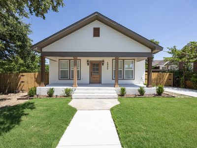 1321 E Magnolia Ave