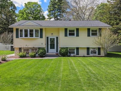 12 Christopher Rd