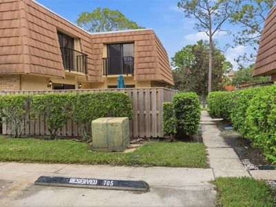 5256 CYPRESS COURT #703