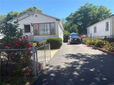 64 Dresser St