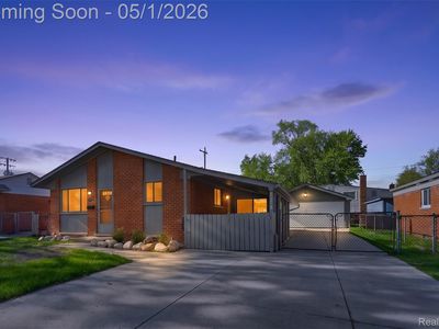 1118 W Elmwood Ave