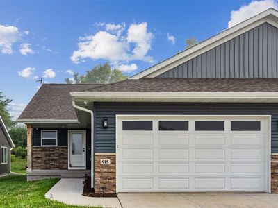 Property at 915 Prairie View Dr, West Branch, IA