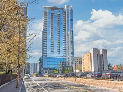 333 W Trade St Unit 2502