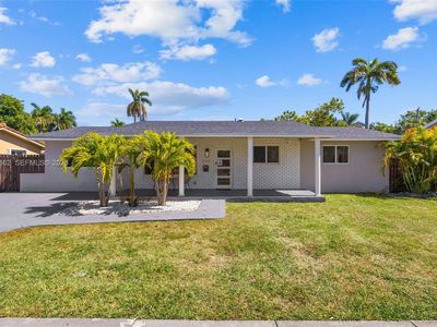 220 NE 10th Ave