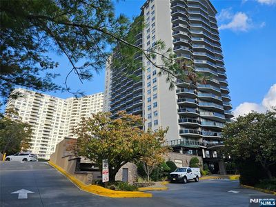 2077 Center Ave APT 17D