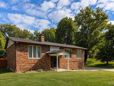 402 Camelot Dr