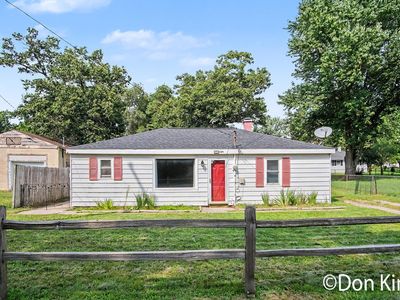 3717 Ivy Dr NE