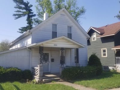 1511 Kossuth St