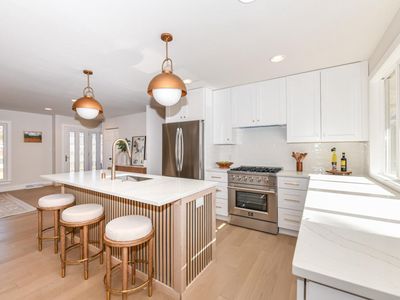 6999 North Crestwood DRIVE