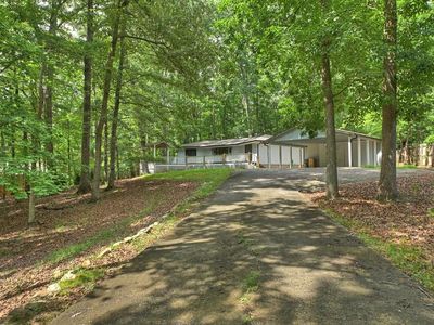 1076 Riverview Dr