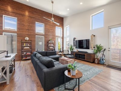 2421 N Garrett Ave #1