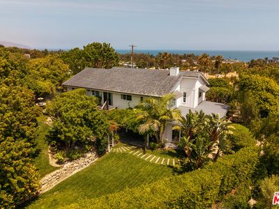 6363 Zumirez Dr
