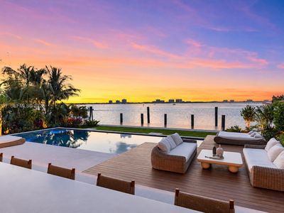 857 N Shore Dr