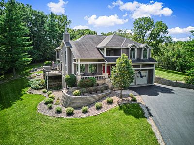 44 E Point Dr