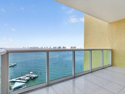 2650 Lake Shore Drive #1005