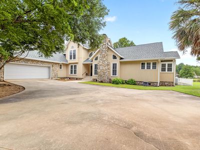 1120 Waters Edge Dr