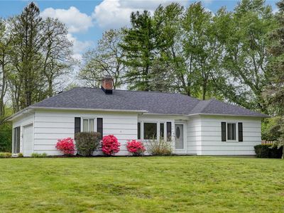 15 Lochnavar Pkwy