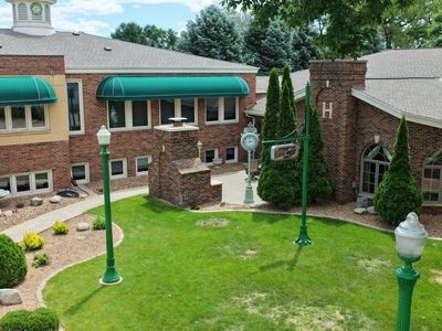 115 Main St S