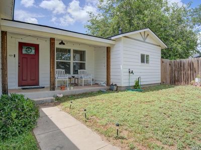 Property at 303 LEE DR, Devine, TX