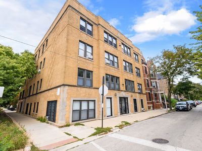 2130 N Oakley Ave APT 2