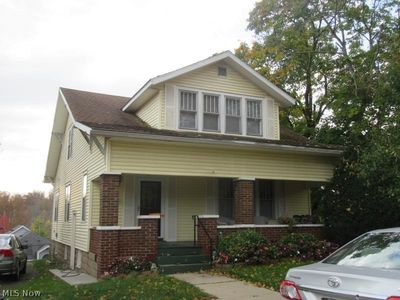 66 W High St