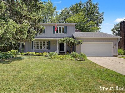 2136 Rolling Hills Dr SE