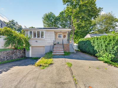 33 Fairchild Ave