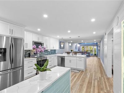 4140 Looking Glass LN #3815