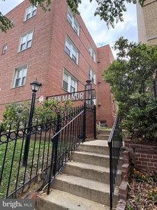 33 Kennedy St NW APT B1
