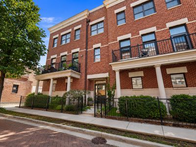 1815 S Prairie Pkwy