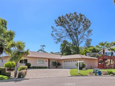 1075 La Reina Dr