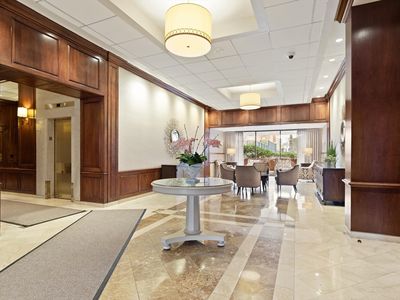 9 Hawthorne Pl APT 2J