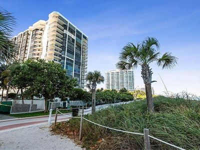 6423 Collins Ave APT 401